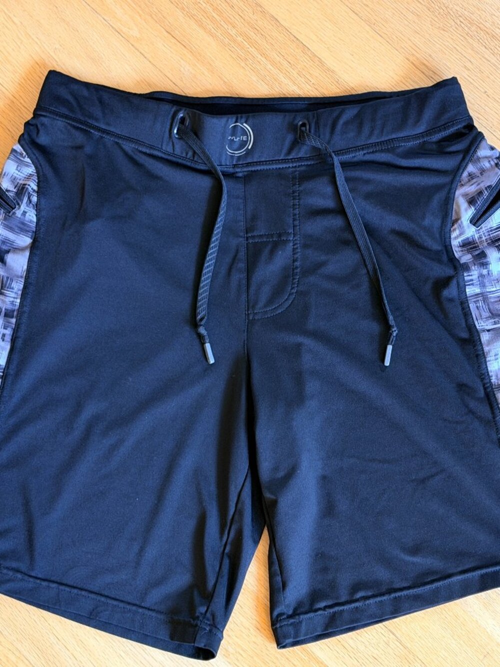 HYLETE Men’s Medium Training Shorts Black Gray Print Zip Pockets
